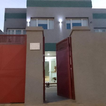 タンディルDepartamentos R Y R Azcuenagaアパートメント エクステリア 写真